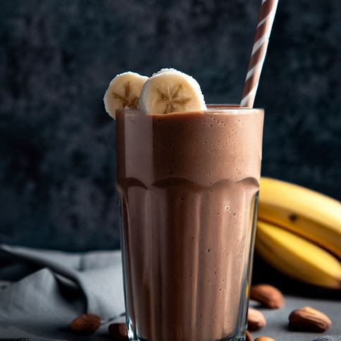 🍫 Chocolate Peanut Butter Banana Smoothie: A Decadent Delight 🍌🥜